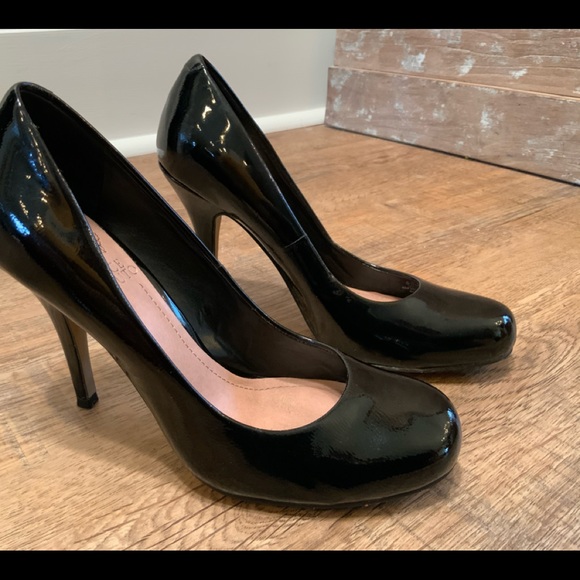 Heels - Picture 2 of 4